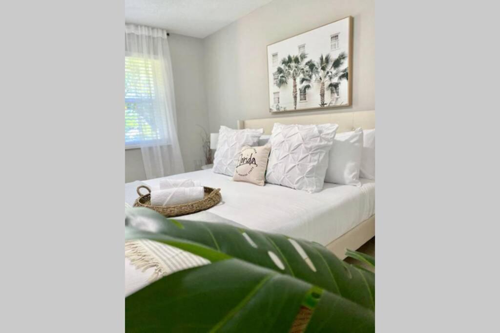 Serenity At Seascape: Steps To The Beach & Shops Palm Beach Shores Exterior foto